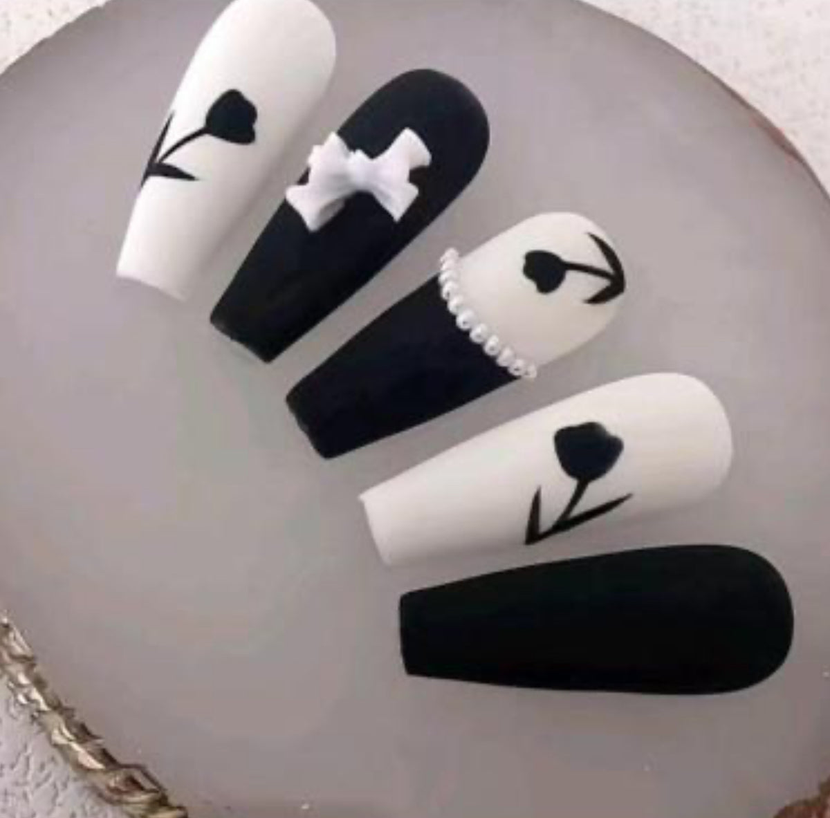 3D Black And White