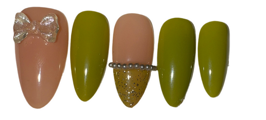 3D Nude And Green Bow Design